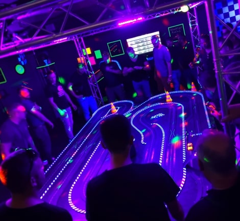 Schwarzlichtrennbahn - Blacklightracing